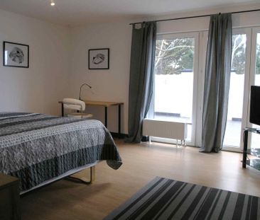 Bo i eget rum i stor villa - Photo 2