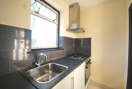 Ridding Lane, Greenford, UB6 - Photo 4