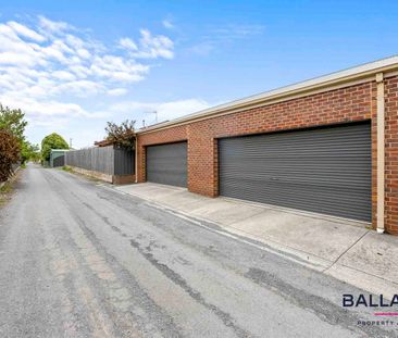 Three Bedroom, Two Bathroom, Double Garage in Central Location - Photo 1