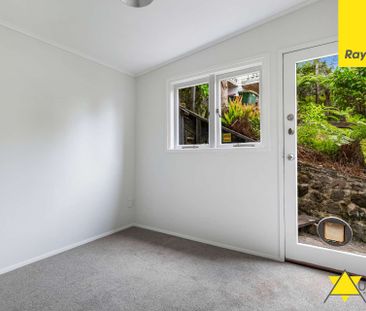 Two Bedroom, One Bathroom in Titirangi! Lawns and Gardens Included! - Photo 1