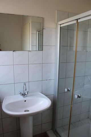 Location Appartement 4 pièces 74m² LIGNY EN BARROIS 55500 - Photo 2