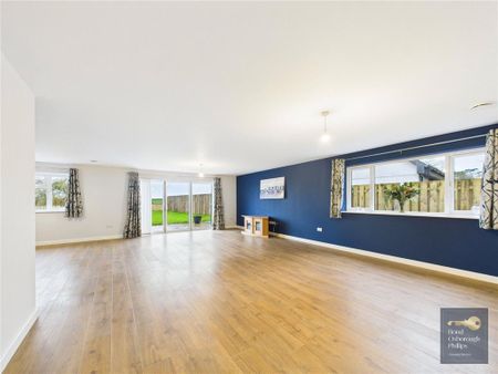 4 bedroom detached house to rent - Photo 2