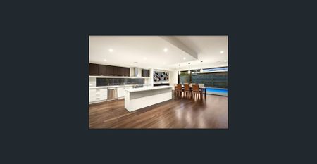 Sophisticated Family Entertainer with Contemporary Elegance - Photo 5