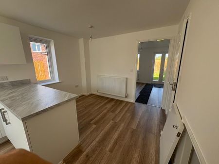 3 bedroom semi-detached house to rent - Photo 2