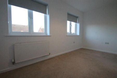 2 bedroom end of terrace house to rent - Photo 2