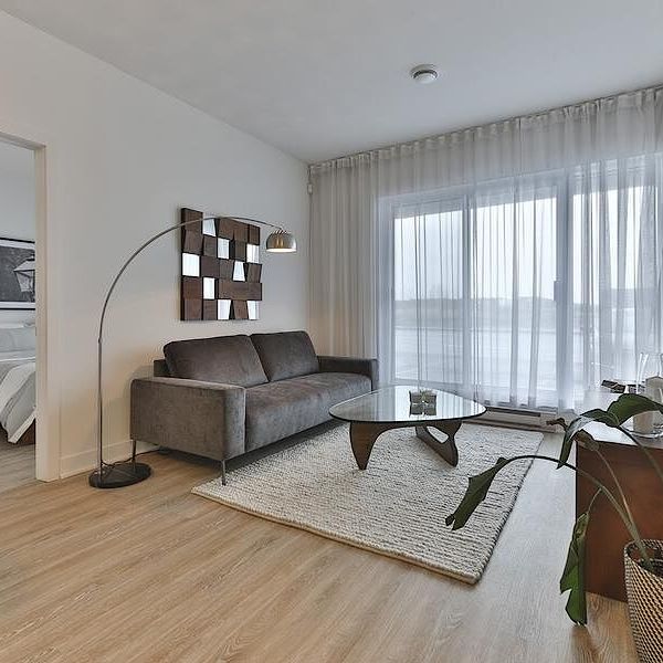 2505 Boulevard Marcel-Laurin, Montréal, QC - Photo 1