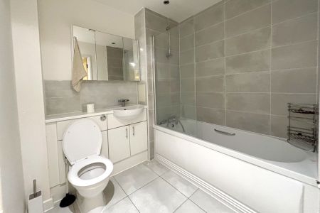 Guildford Road, Woking - 1 bedroomProperty for lettings - Seymours - Photo 5