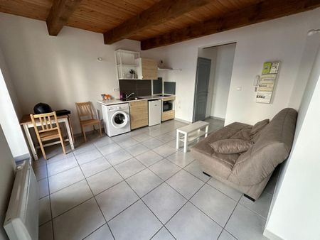 A louer studio meublé refait a neuf à Salon de pce - Photo 4