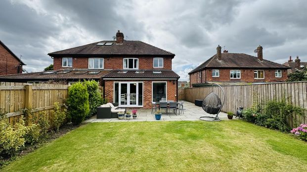 3 bedroom semi-detached house to rent - Photo 1