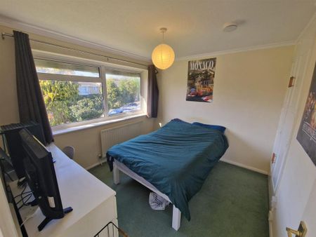 4 bedroom end of terrace house to rent - Photo 3