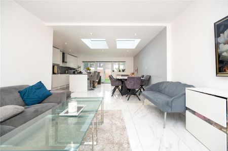 7 bedroom detached house to rent - Photo 2