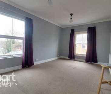 3 bedroom maisonette to rent - Photo 2