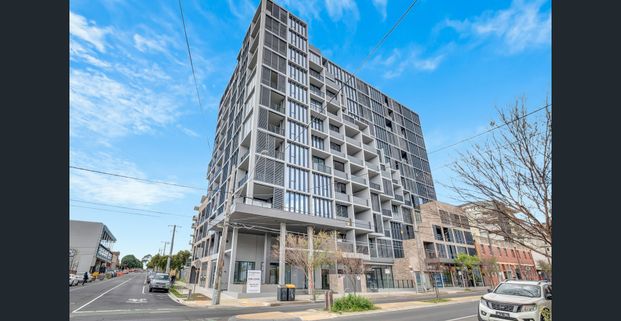 Spacious Two Bedroom Apartment - Photo 1