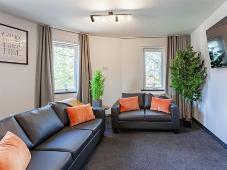 1 bedroom in a flat share to rent - Photo 5