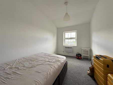 5 bedroom property to rent - Photo 4