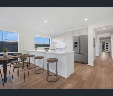 4 Bedroom Home with 2 Living Areas! - Photo 5