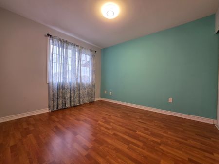 For Lease - 11 Winisk Street, Richmond Hill, Ontario - Photo 2