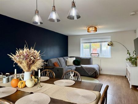 4 bedroom detached house to rent - Photo 5