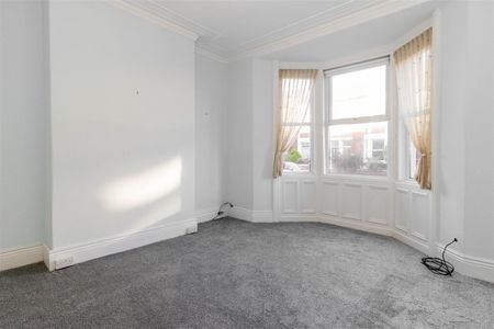 2 Bedroom Flat - Ground Floor - Photo 3