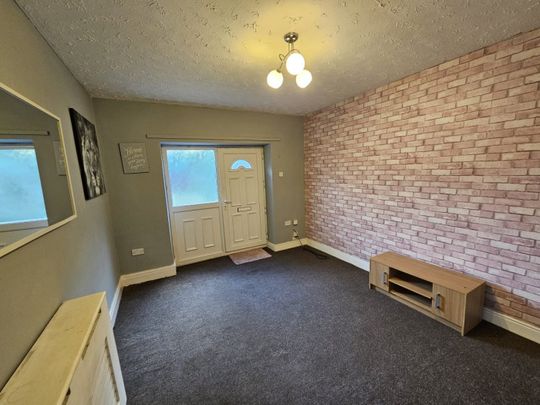 3 bed Terraced - To Let - Photo 1