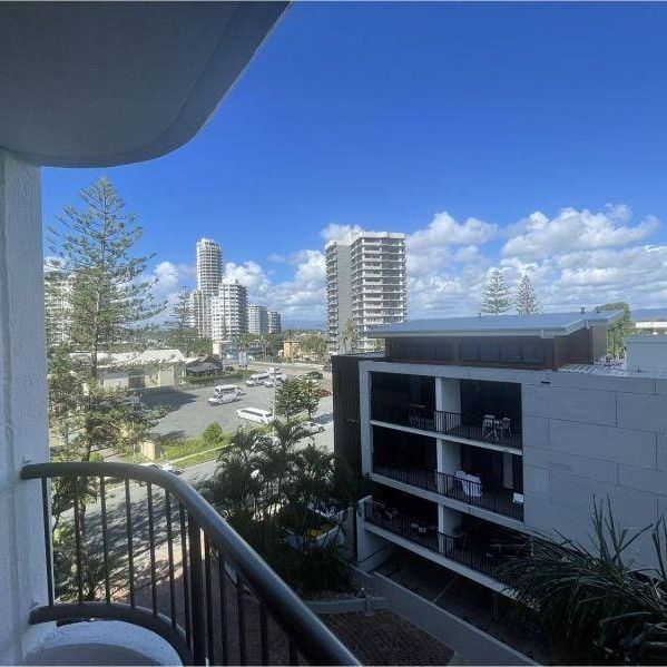 FURNISHED and Modern 2 Bedroom Unit @Surfers Paradise Gold Coast - Photo 1