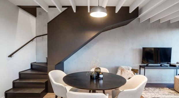 Exclusive Apartment With 2x Secure Parking - Photo 1