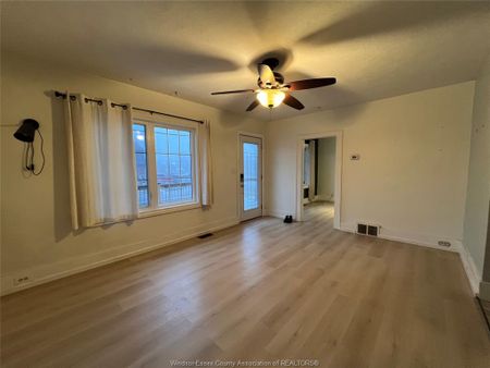 For Lease - 41 ALEXANDRA Unit# ROOM 1, Chatham, Ontario - Photo 2