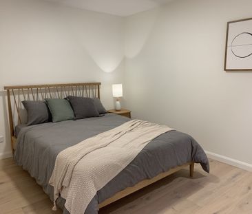 ULTRA MODERN ONE BEDROOM STUDIO APARTMENT - Photo 4