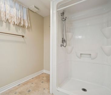 For Lease - 136 Marsellus Drive, Barrie, Ontario - Photo 3