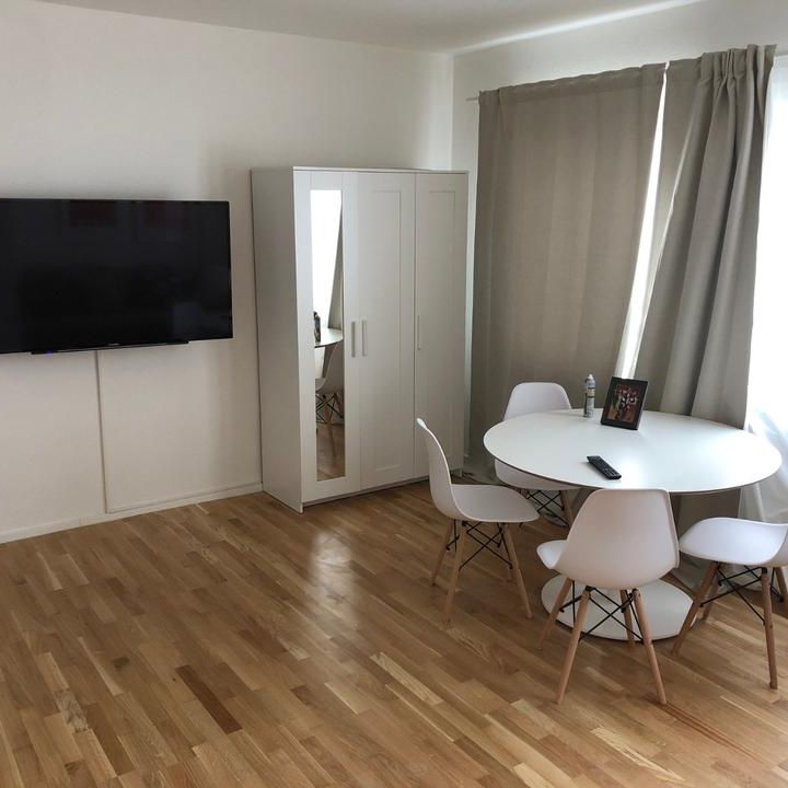 Möbliertes Studio-Apartment mit Küche und Bad - Photo 1