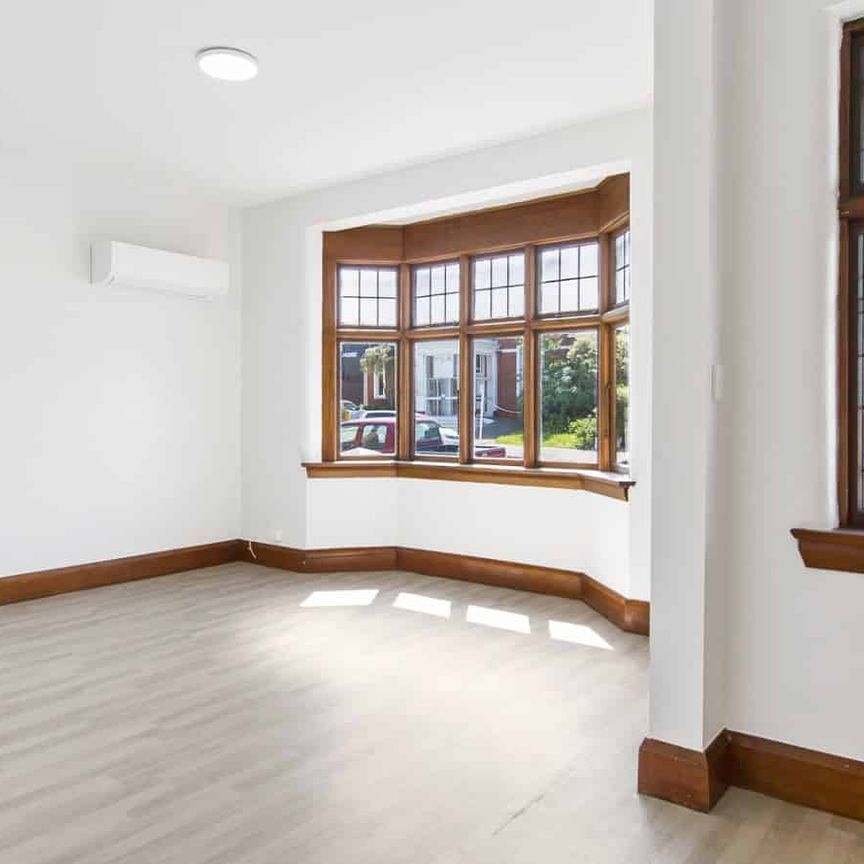 Location location! - Photo 1