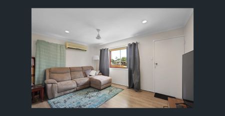 Conveniently located Andergrove home - Photo 2