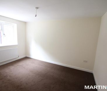 2 bedroom ground floor flat to rent - Photo 2