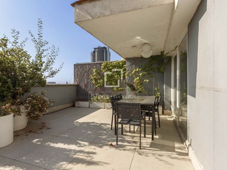 Excellent 4 Bedroom penthouse with 24m² terrace for rent in Cuatro Caminos, Madrid - Photo 5