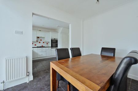 3 bedroom semi-detached house to rent - Photo 4