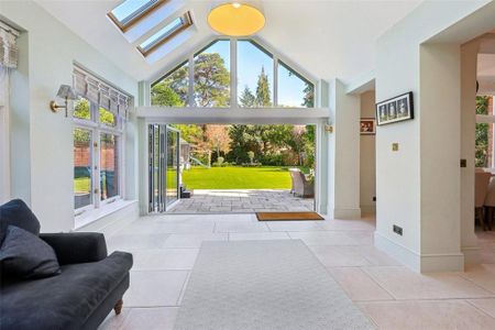 5 bedroom semi-detached house to rent - Photo 3