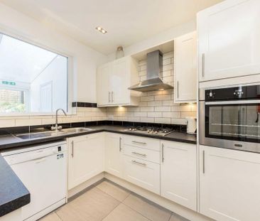 4 bedroom semi-detached house to rent - Photo 5