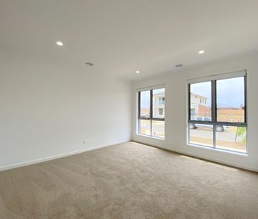 Luxurious 4-Bedroom Home in Mickleham - Photo 1