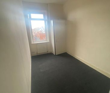 3 bedroom flat to rent - Photo 2