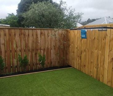 1 bed townhouse (1st week rent free) - Photo 2