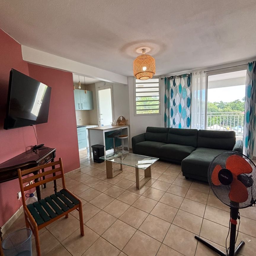 Location Appartement 2 pièces 44m² LES ABYMES 97139 - Photo 1