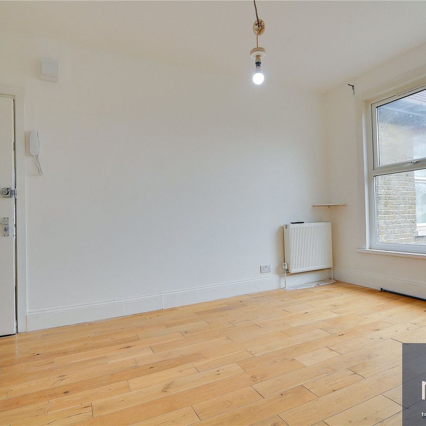 Mitcham Park, Mitcham, CR4 - Photo 1