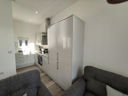 2 bedroom flat to rent - Photo 5