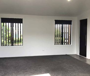 3 Bedroom House in Waiuku - Photo 3
