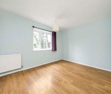 Hazeldene Gardens, Uxbridge, UB10 - Photo 4