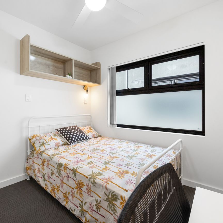 Woodmere Avenue Swyft at Paradise – Student Living - Photo 1