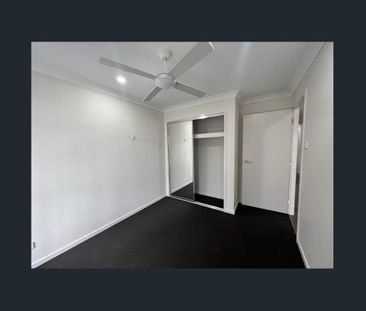 Contemporary home with air-conditioned living space - Photo 2