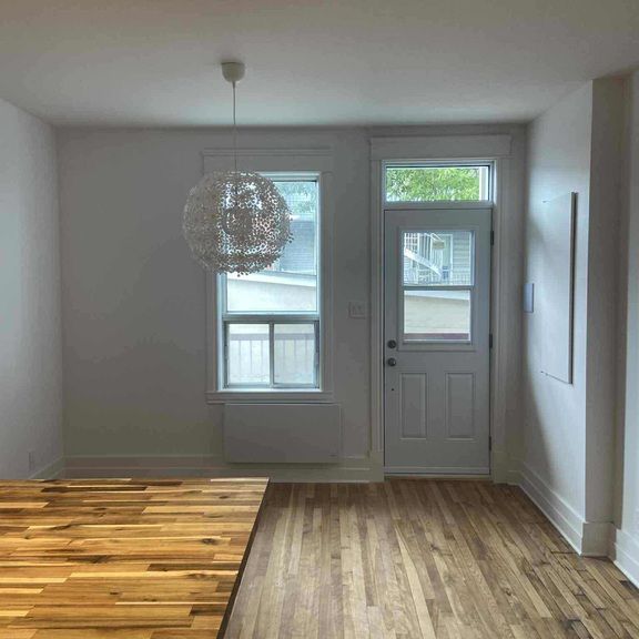 Grand 31/2 Fait 41/2 Entièrement Rénové - Photo 1