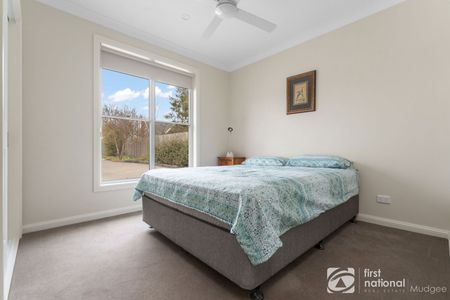 STYLISH 3-BEDROOM FURNISHED HOME IN EAST MUDGEE - Photo 3