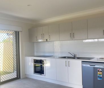 3-Bedroom Duplex in Logan Reserve - Modern, Stylish & Spacious - Photo 3